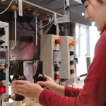 地ビールを注ぐ
